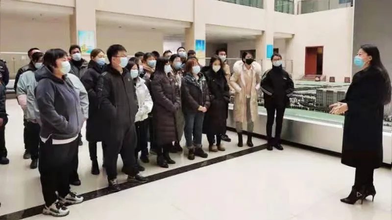 关爱职工，迎新春、送春联——齐河开发区工会为冠威园区职工送来祝福