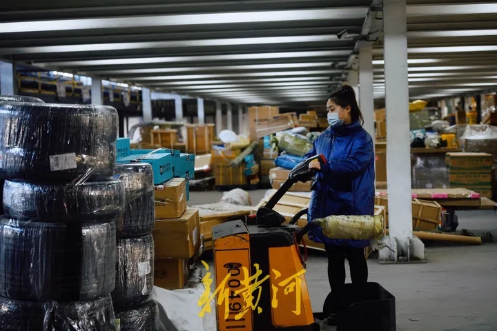《新黄河》：直击双十一分拣现场，济南一物流园区已发货2345万单