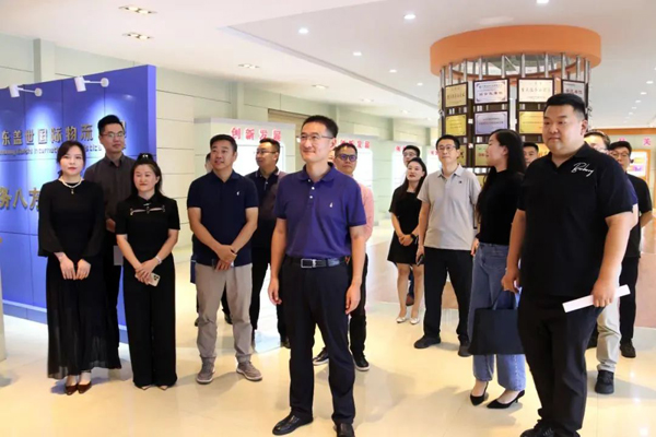 济南市青年企业家协会走进国家物流枢纽主题调研暨青年企业家创新发展座谈会在副会长单位南宫NG28集团成功举办